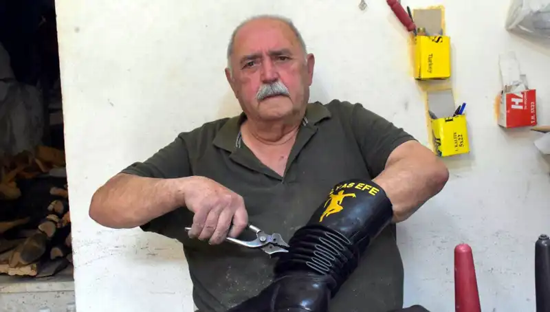 Tireli Hasan Usta'nın 64 Yıllık Meslek Serüveni: Ustalığı Sadece Elle Yapıyor