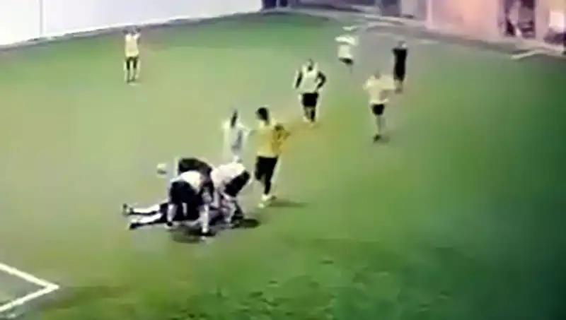 Adana’da Halı Sahada Yaşanan Trajik Olay: 3 Çocuk Babası Hayatını Kaybetti