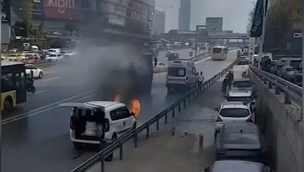 Yangın Söndürücü TOMA ile Yanan Araca Anında Müdahale!
