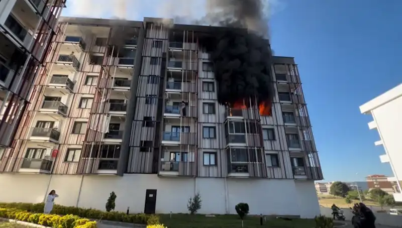 Çanakkale'de Gece Yarısı Yangın Alarmı: Korku Dolu Anlar
