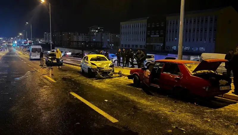 Kayseri'de Korkutan Trafik Kazası: 11 Araç Birbirine Girdi!