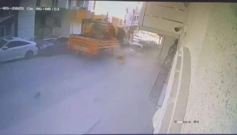 Kontrolden Çıkan Vinç, 23 Aracı Birden Feci Şekilde Mahvetti!