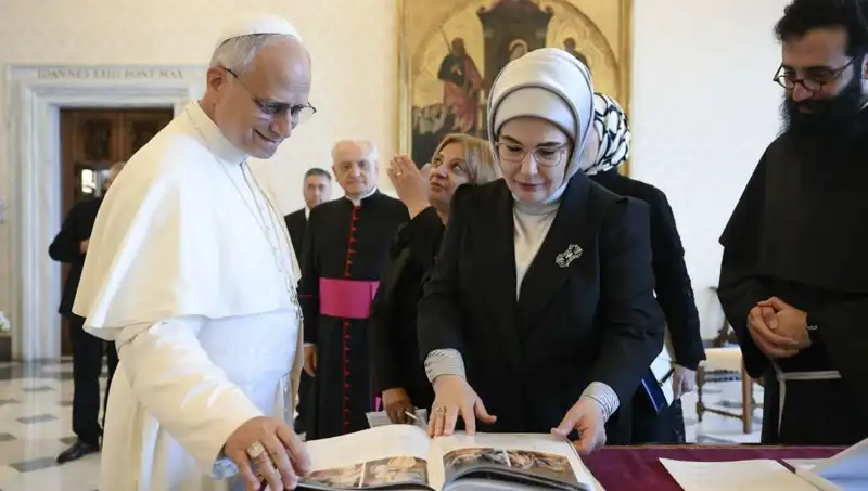 Emine Erdoğan ve Papa Leo Bir Araya Gelerek Gazze'yi Görüştü