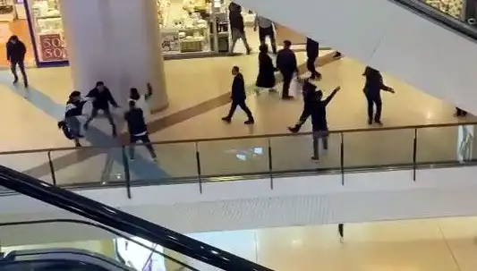 İstanbul'daki AVM'de Neden Art Arda Kavga Çıktı?