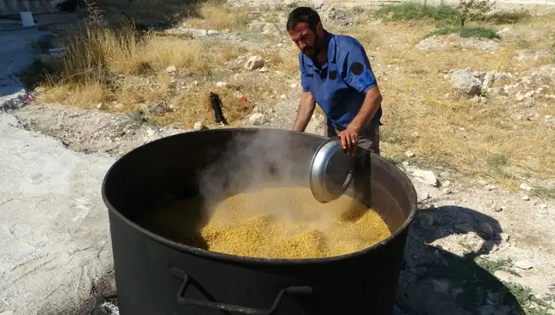Türkiye'de Geleneksel Eylül Festivalleri: Kazanlar Kaynamaya Başladı!