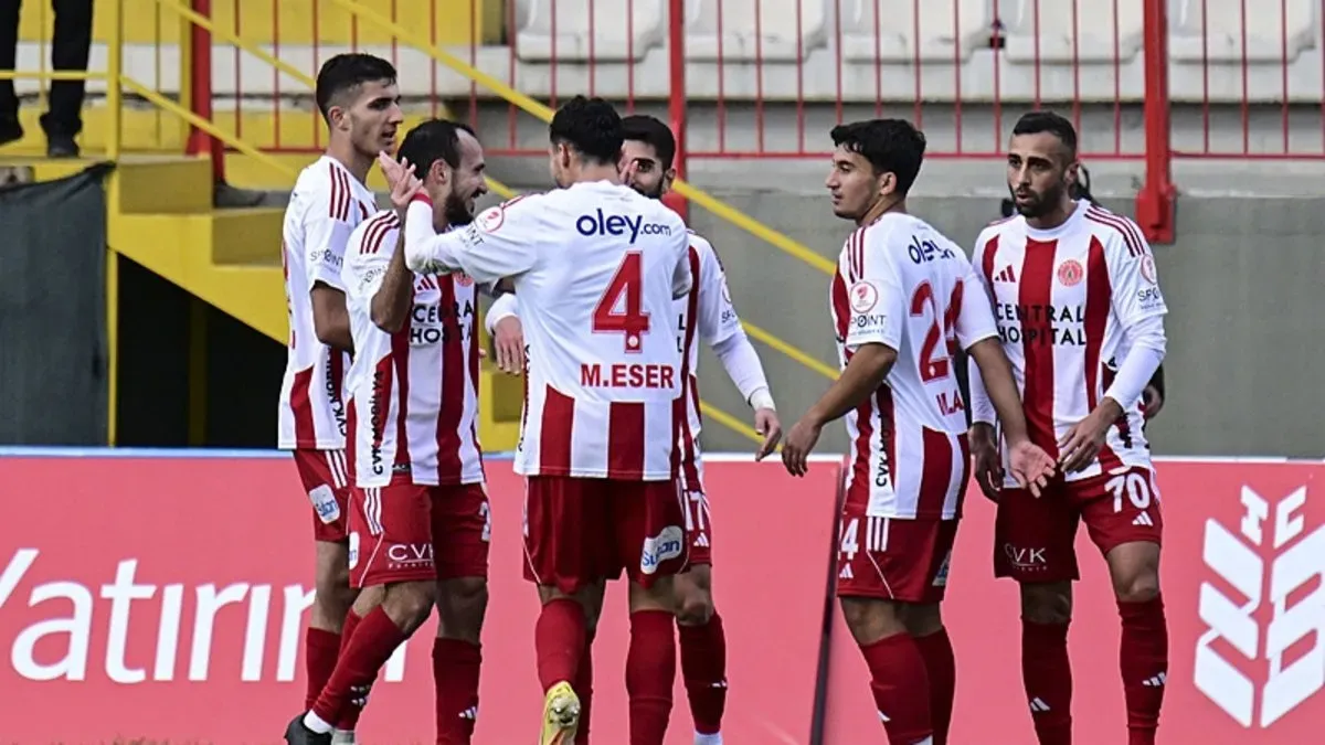 Central Hospital Ümraniyespor, E. Koleji Isparta 32 Spor'u 3-2 Yenerek Galip Geldi