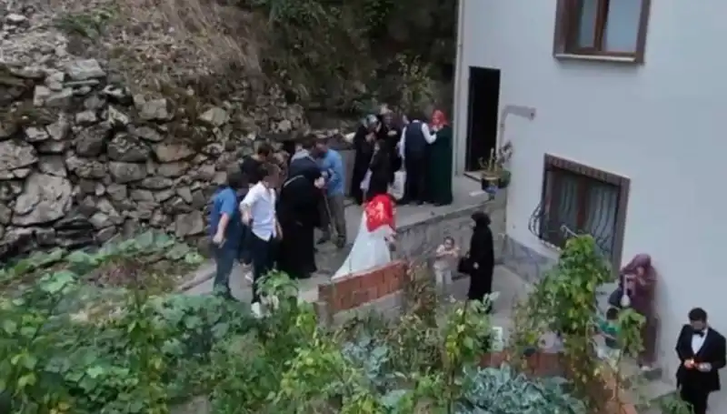 Düğün Tüfekle Kayıtlara Geçti: Sıkan Ve Kaçan Şoke Etti