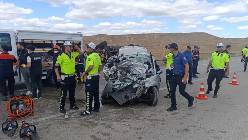 Yozgat'ta Feci Trafik Kazası: 3 Kişi Hayatını Kaybetti, 2 Yaralı