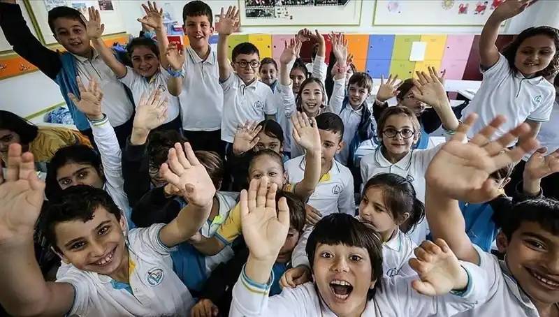 9 Günlük Tatil Sonrası Okullarda Zil Yeniden Çalıyor