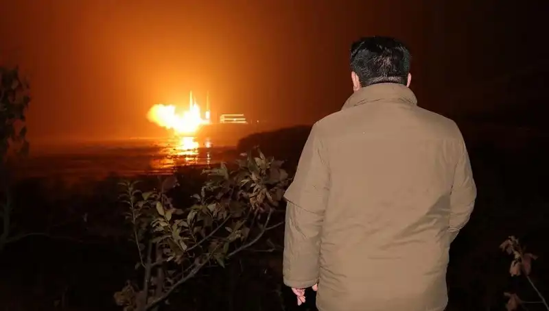 Kuzey Kore'nin Silah Stratejisi: Amerikan Halkı Faturayı Ödüyor!