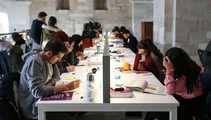 2024-2025 Akademik Yılı Üniversite Başlangıç Tarihleri Açıkladı