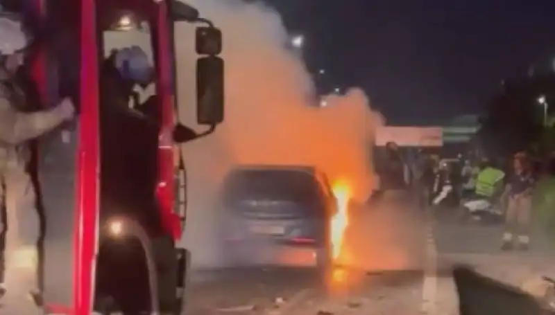 Otoyolda Bariyerlere Çarpan Araçta Korkutan Yangın: Detaylar Ortaya Çıktı