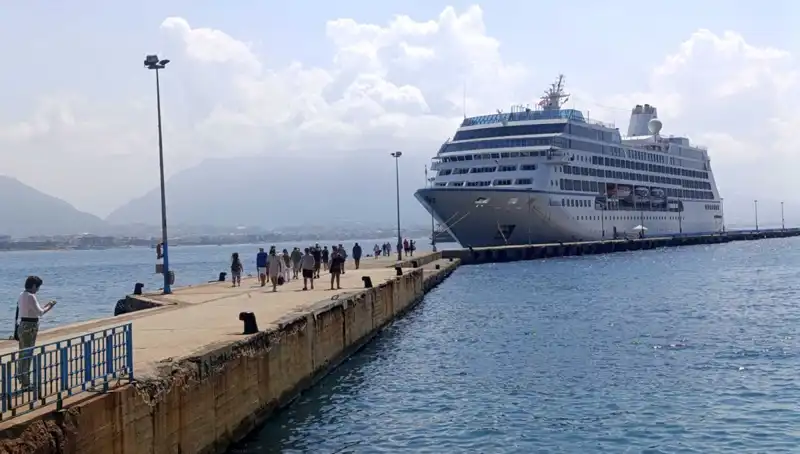 ABD'li Turistlerin Alanya Ziyareti: Kruvaziyerle Rüya Gibi Bir Tatil Deneyimi