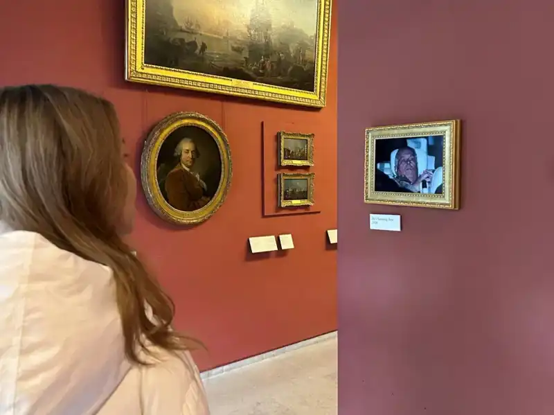 Eski Prens Andrew’un Polis Arabasında Çekilen Fotoğrafı Louvre’da Sergileniyor!