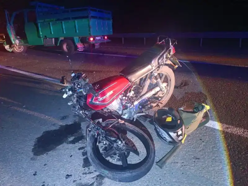 Kamyonet ve Motosiklet Çarpıştı: İki Kuzen Hayatını Kaybetti!