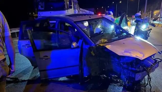 Tek Yolculuk, İki Hayat: Bariyere Çarpan Otomobilin Korkunç Sonucu