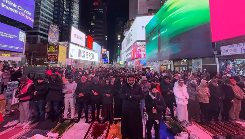 New York Times Meydanı’nda Anlam Dolu Teravih Namazı Kutlaması