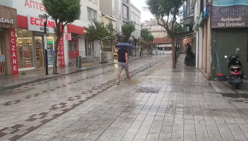 Kırklareli'de Gün Boyu Süren Sağanak Yağış Hayatı Olumsuz Etkiledi