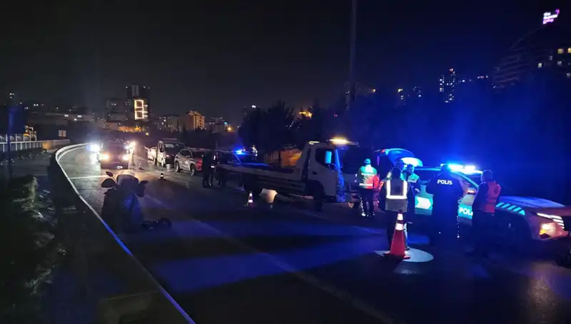 TEM Otoyolu’nda Dehşet Verici Kaza: Yatan Kişi Metrelerce Sürüklendi