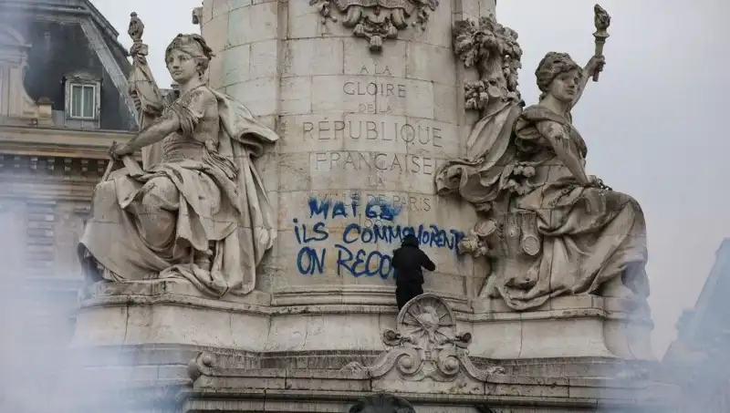 Paris'te Grafitici Hedefi: Belediye, Sokak Sanatına Savaş Açtı!